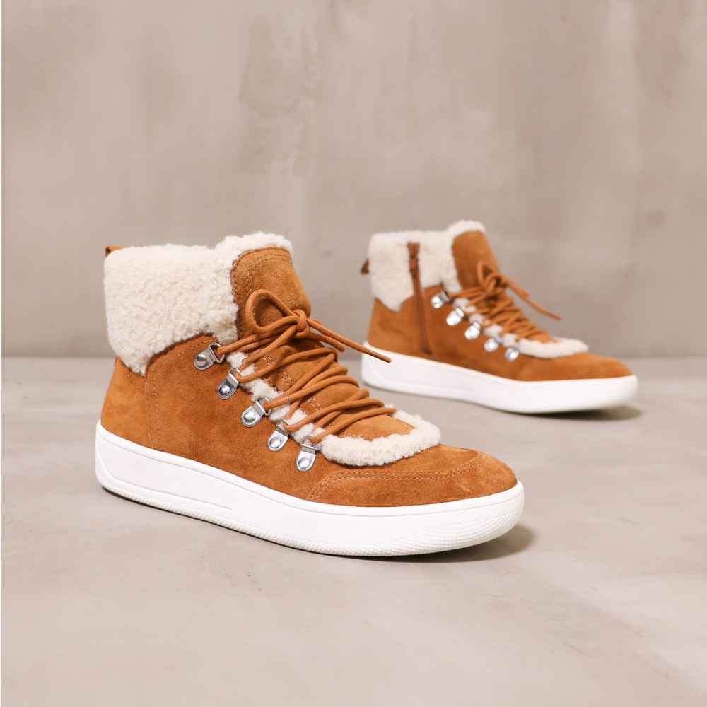 NWT Steve Madden Cozy Tan Sneaker